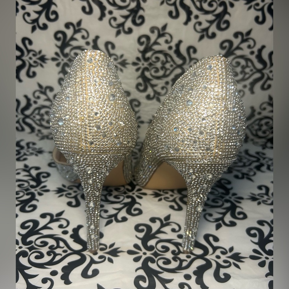 NWOT Silver Crystal Embellished Pumps - Picture 6 of 12